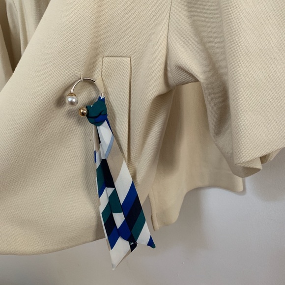 Elegant ivory/beige spring jacket style - Picture 4 of 5